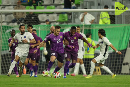 لقطة من مباراة الشرطة والطلبة في الدوري العراقي تظهر التنافس الشديد.