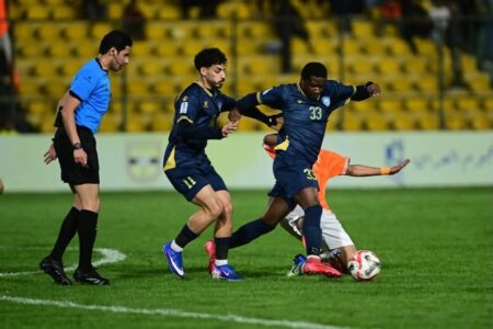 لاعبي أمانة بغداد يحتفلون بهدف الفوز ضد الكرمة في مباراة دوري نجوم العراق.