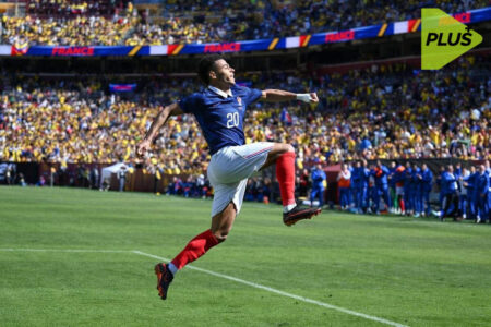 ديزير دويه يحتفل بهدفه في مرمى كولومبيا خلال المباراة الودية