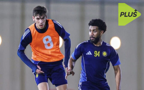 حيدر عبدالكريم لاعب النصر السعودي في مباراة كرة قدم