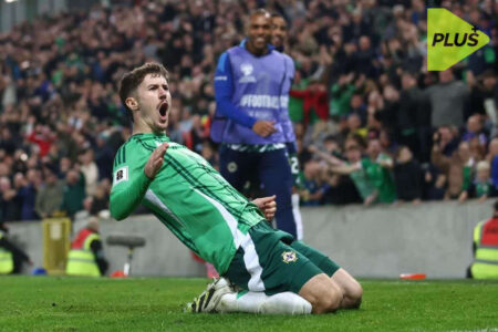 قائد أيرلندا الشمالية تراي هيوم يستعد لمواجهة إيطاليا في تصفيات كأس العالم.