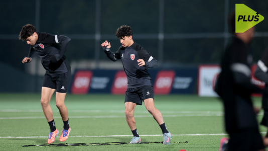 صورة جماعية للاعبي المنتخب الأردني للناشئين في معسكر تدريبي بتركيا