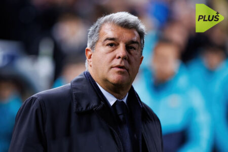 خوان لابورتا يحتفل بفوزه في انتخابات رئاسة نادي برشلونة