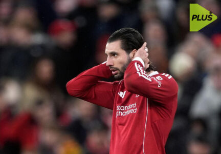 دومينيك سوبوسلاي يتحدث إلى جماهير ليفربول بعد مباراة مخيبة للآمال.