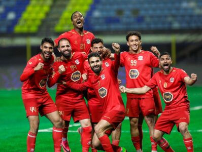 لاعبو الجزيرة يحتفلون بهدف في مرمى السرحان ضمن دوري المحترفين الأردني