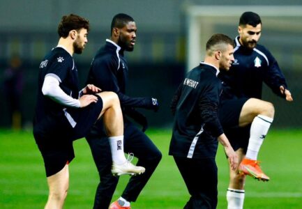 لاعبو الوحدات يمتنعون عن التدريب احتجاجًا على تأخر الرواتب والإهمال الإداري.