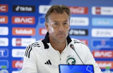 يواخيم لوف مدرب كرة قدم يفكر في تدريب منتخب غانا