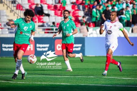 لاعب الوحدات عرفات الحاج يسجل هدفًا عكسيًا في مرمى فريقه ضد الجزيرة