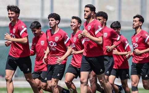 صورة جماعية لمنتخب النشامى تحت 20 عامًا في معسكر تدريبي
