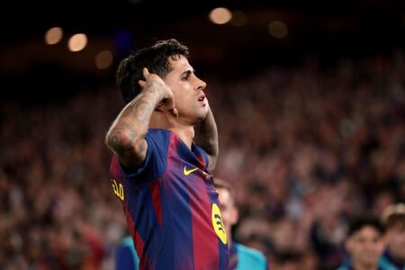 جواو كانسيلو بقميص برشلونة يترقب مستقبله الكروي