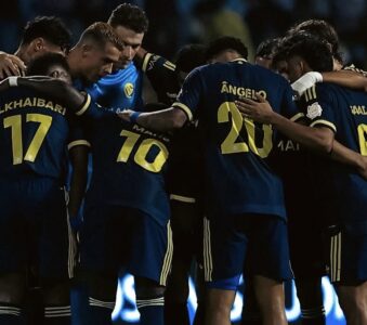 لاعبو النصر يظهرون خيبة الأمل بعد تعادلهم مع الخليج في دوري روشن السعودي
